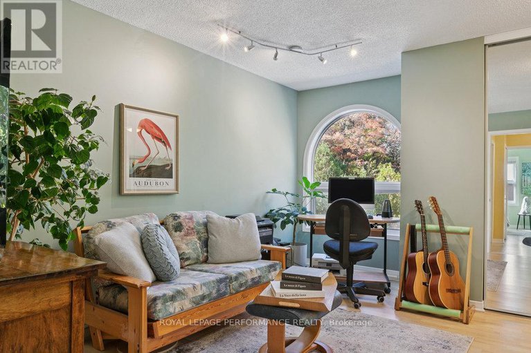 29032584/560-thomson-street/viscount-alexander-park/ottawa/ontario/K1K2J8_22