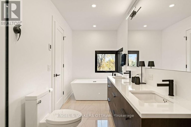 29568129/127-peridot-private/experimental-farm/ottawa/ontario/K2C3M3_31