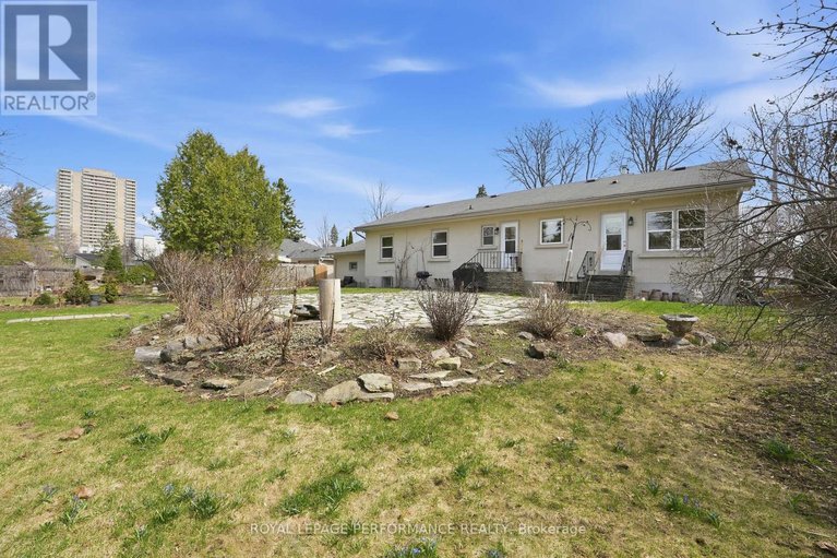 29644956/880-melwood-avenue/mckellar-heightsglabar-park/ottawa/ontario/K2A3C3_46