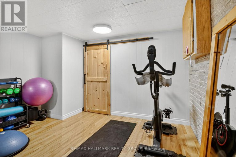 28891693/2074-featherston-drive/urbandale-acres/ottawa/ontario/K1H6R3_22