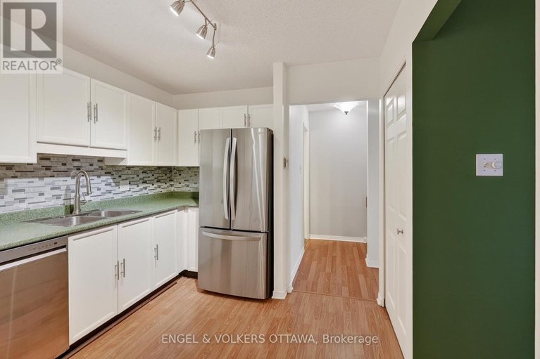 29581107/208-6-terrace-drive/westcliffe-estates/ottawa/ontario/K2H9J2_10