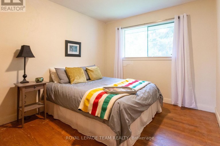 28997575/1231-ridgemont-avenue/ridgemont/ottawa/ontario/K1V6E6_14