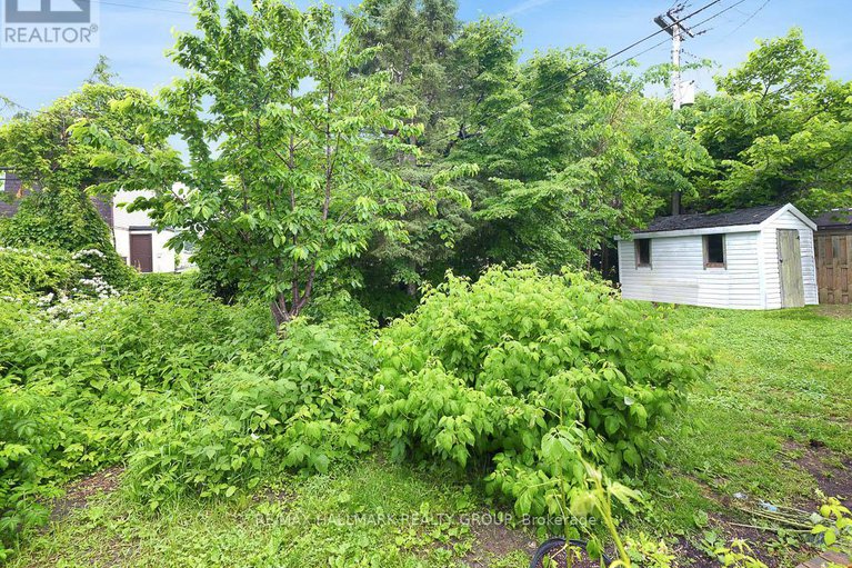 28460164/31-hilliard-avenue/city-viewskylinefisher-heightsparkwood-hills/ottawa/ontario/K2E6B9_41