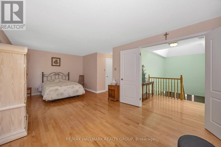 28845636/1725-autumn-ridge-drive/chapel-hill/ottawa/ontario/K1C6Z1_26