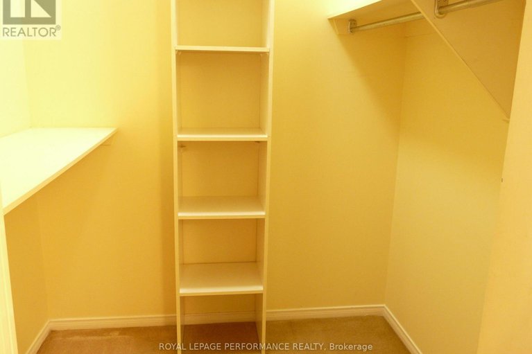 29224356/1172-foxborough-private/beaconwood/ottawa/ontario/K1J1E2_24