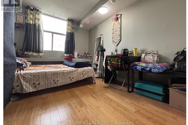 28451294/1409-2760-carousel-crescent/emerald-woodssawmill-creek/ottawa/ontario/K1T2N4_39
