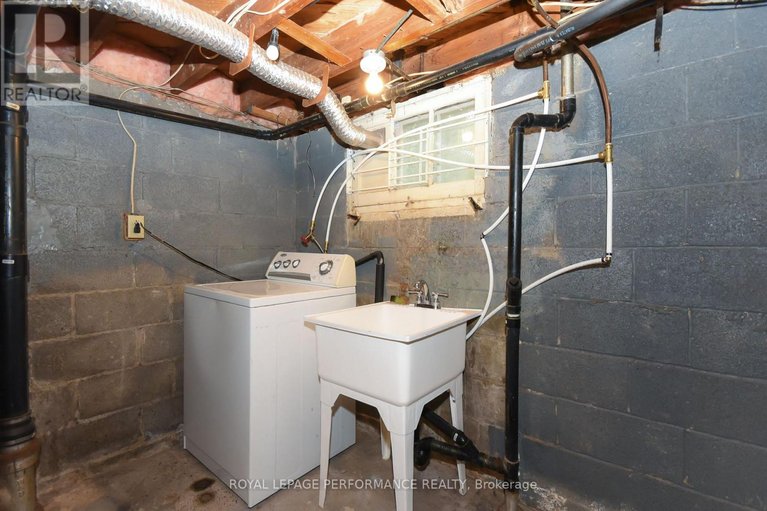 29565528/274-queen-mary-street/overbrookcastle-heights/ottawa/ontario/K1K1X2_34