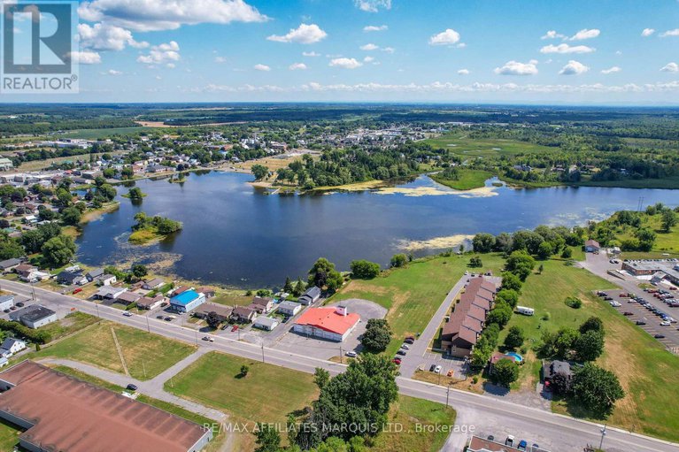 28769103/109-220-kenyon-street-w/alexandria/north-glengarry/ontario/K0C1A0_33