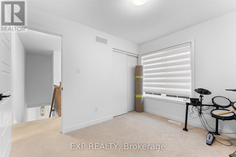 29617821/720-hydrus-private/half-moon-bay/ottawa/ontario/K2J7B2_29