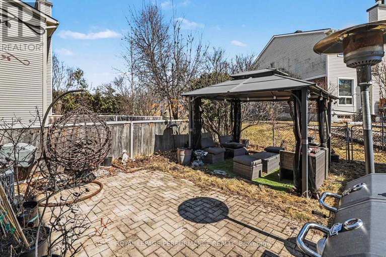 29586138/7004-bilberry-drive/convent-glen-north/ottawa/ontario/K1C3R6_32