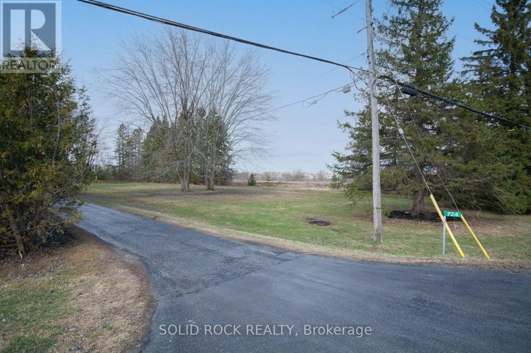 28251367/724-river-road/riverside-southgloucester-glen/ottawa/ontario/K4M1B2_4
