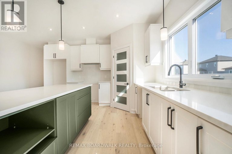 29490948/619-geneva-crescent/embrun/russell/ontario/K0A1W0_10