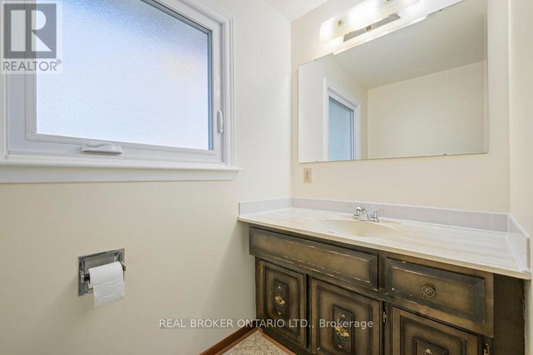 28986692/60-westpark-drive/blackburn-hamlet/ottawa/ontario/K1B3E5_20