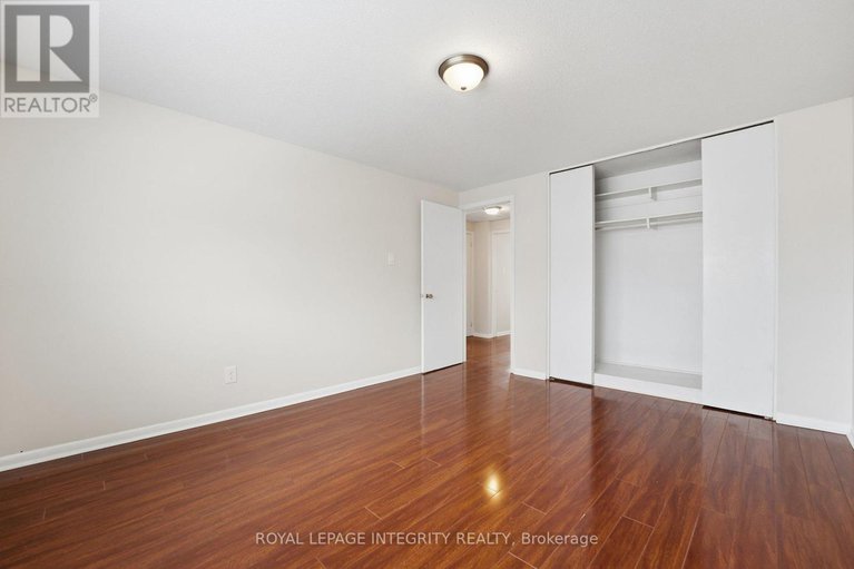 29384406/1281-meadowlands-drive-e/city-viewskylinefisher-heightsparkwood-hills/ottawa/ontario/K2E6K4_22