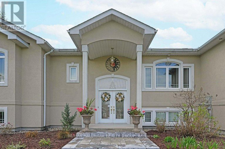 28498840/2680-pierrette-drive/cumberland-estates/ottawa/ontario/K4C1B6_2