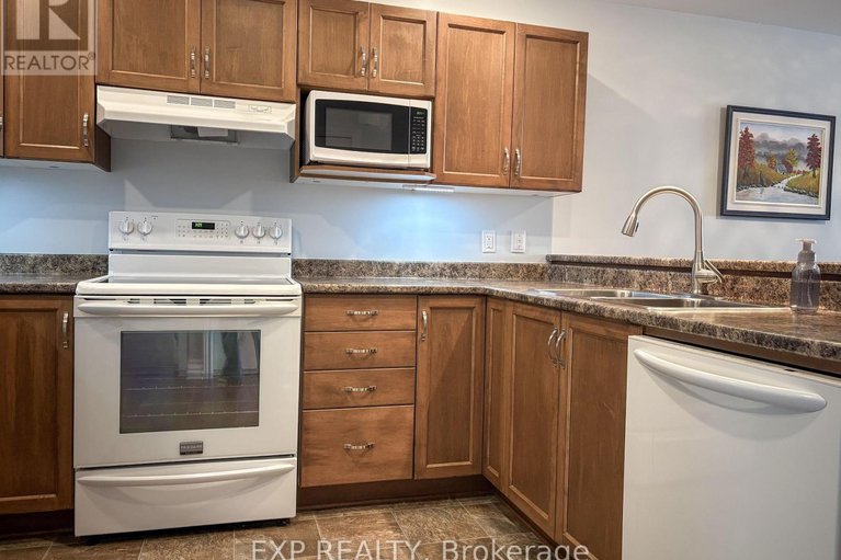 29493272/182-elk-street/renfrew/renfrew/ontario/K7V1A0_5