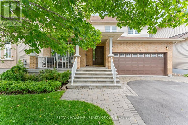 28460424/182-felicity-crescent/mer-bleuebradley-estatesanderson-park/ottawa/ontario/K1W0C2_3