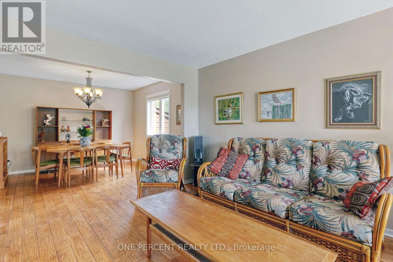 28322814/33-shannondoe-crescent/bridlewood/ottawa/ontario/K2M2H1_7