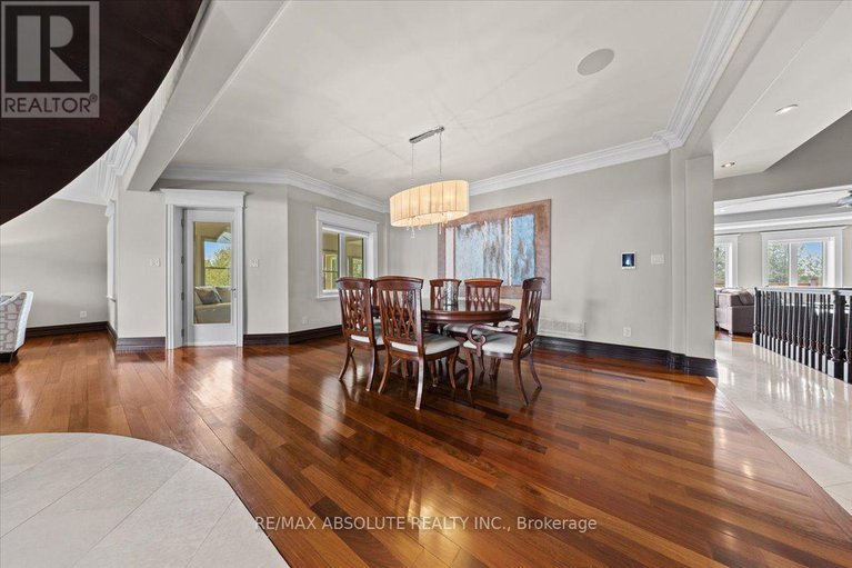 28246473/124-biltmore-crescent/btwn-franktown-rd-fallowfield-rd/ottawa/ontario/K2S2C6_10
