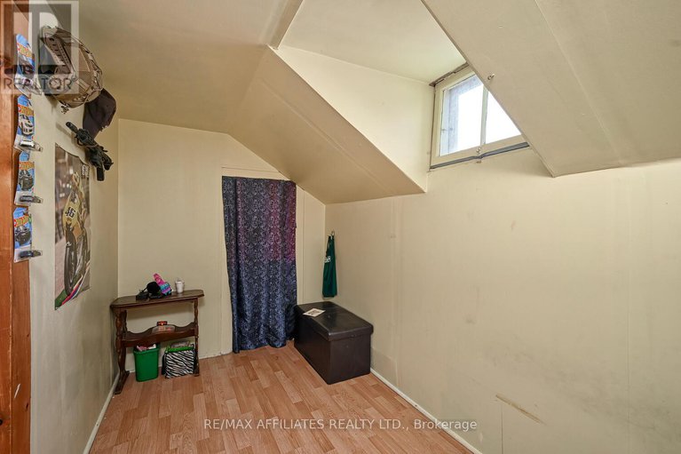 28756533/60-chambers-street/smiths-falls/smiths-falls/ontario/K7A2Y6_32