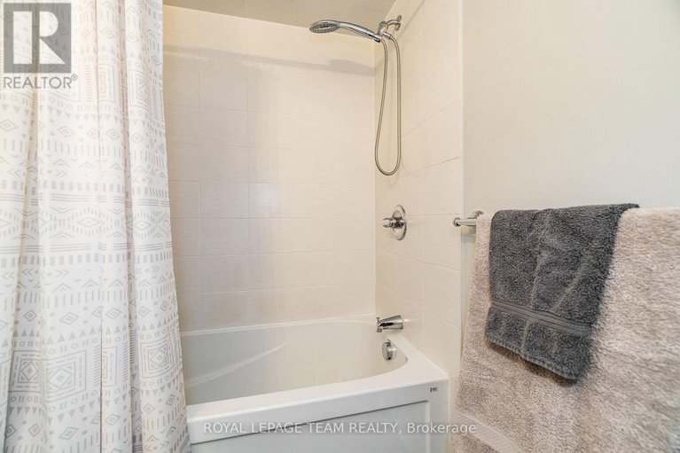 29564017/a-19-tadley-private/longfields/ottawa/ontario/K2J2T3_31