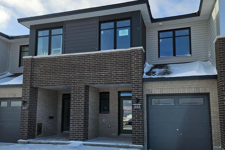 29083738/1055-cope-drive/stittsville-south/ottawa/ontario/K2S3B5_1