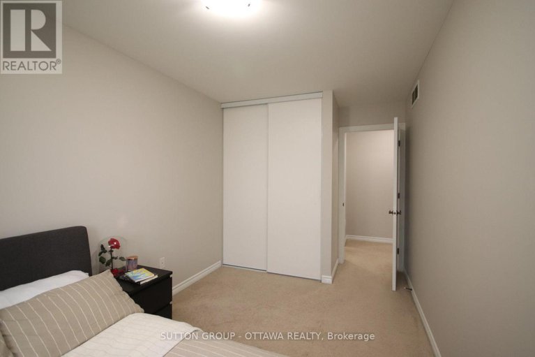 28983773/1267-shillington-avenue/carlington/ottawa/ontario/K1Z8A1_38