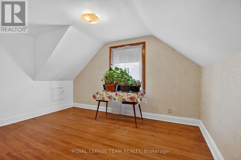 29596243/591-churchill-avenue-n/westborohampton-park/ottawa/ontario/K1Z5E6_35