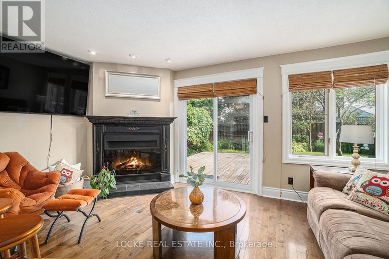 28613280/694-morewood-crescent/fallingbrookpineridge/ottawa/ontario/K4A2P7_14