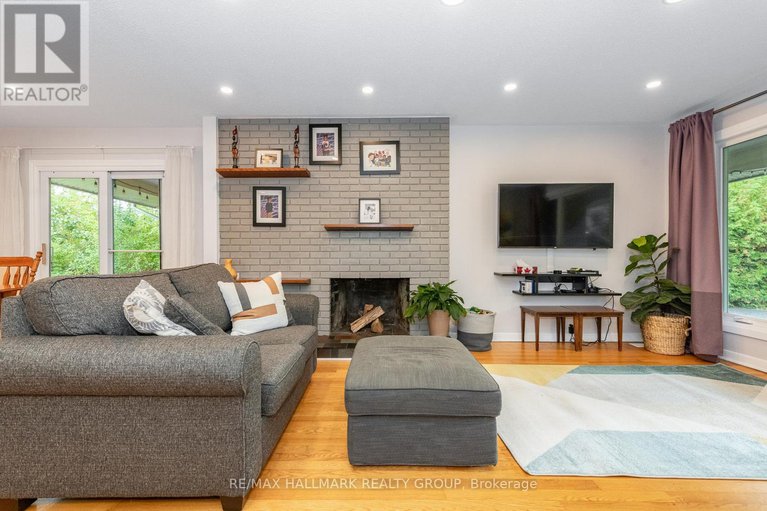 28909917/9-newbury-avenue/borden-farmstewart-farmcarleton-heightsparkwood-hills/ottawa/ontario/K2E6K7_5