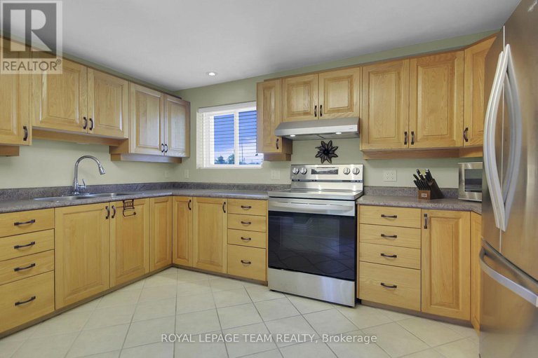 28884148/5745-fourth-line-road/rideau-twp-w-of-hwy-16-north-of-reg-rd-6/ottawa/ontario/K0A2T0_12