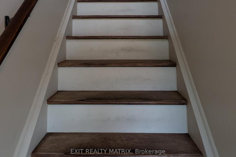 28563593/393-donald-street/overbrookcastle-heights/ottawa/ontario/K1K1M2_9