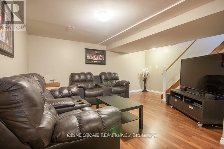 29666146/183-mcelroy-drive/glencairnhazeldean/ottawa/ontario/K2L1X7_16