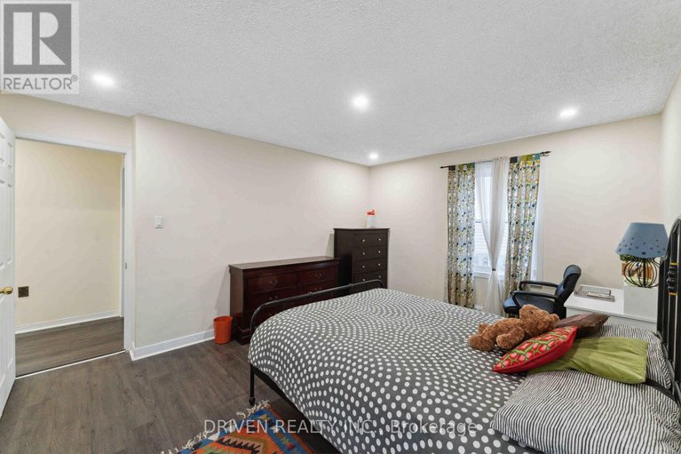 29237590/1266-walkley-road/ellwood/ottawa/ontario/K1V6P7_15