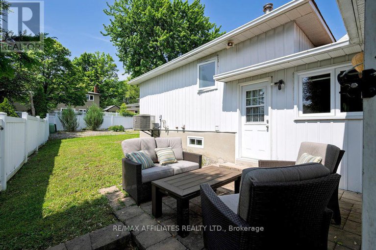 28586266/22-red-maple-crescent/blackburn-hamlet/ottawa/ontario/K1B3Z4_40