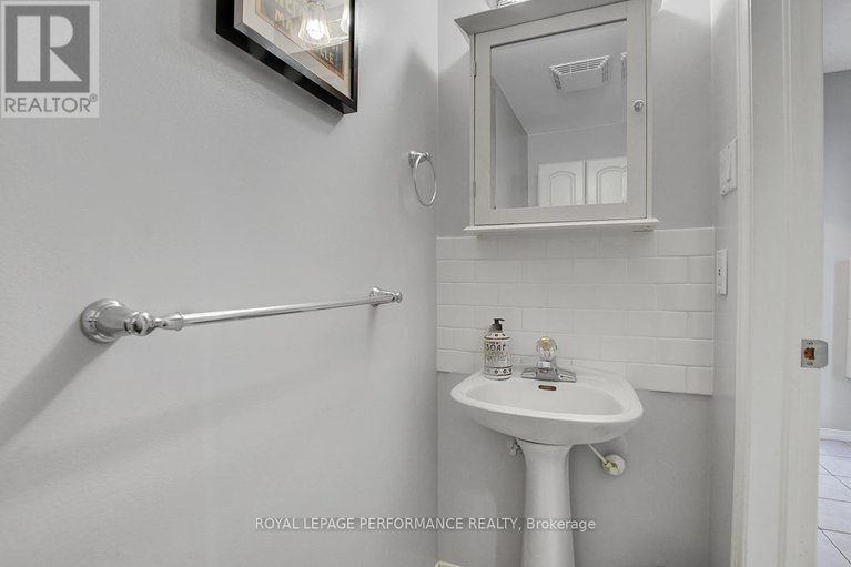 29401592/401d-1-columbus-avenue/overbrook/ottawa/ontario/K1K4L1_23