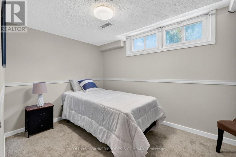 28912444/11-willeth-avenue/city-viewskylinefisher-heightsparkwood-hills/ottawa/ontario/K2E5C2_46