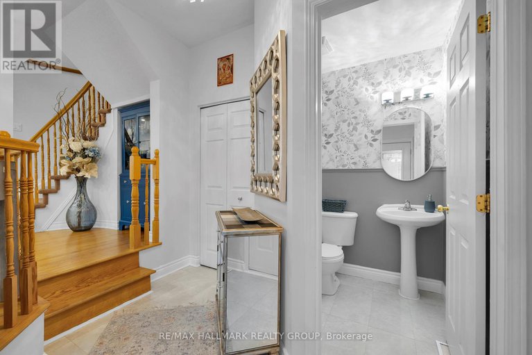 29246861/142-inverkip-avenue/hunt-club-parkgreenboro/ottawa/ontario/K1T4C3_5