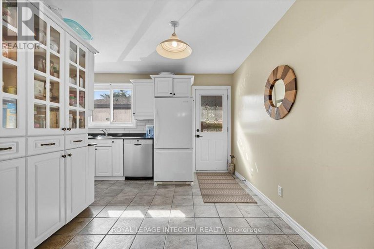 28877038/1293-maitland-avenue/copeland-park/ottawa/ontario/K2C2C4_10