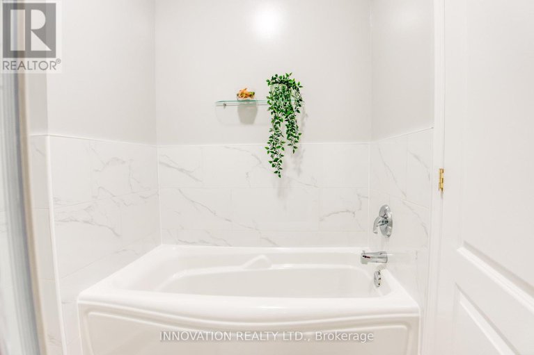 28846477/13-eileen-crescent/stittsville-central/ottawa/ontario/K2S1M3_25