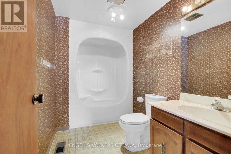 29262482/5361-hilltop-drive/manotick-long-island-nicholls-island/ottawa/ontario/K4M1G4_24