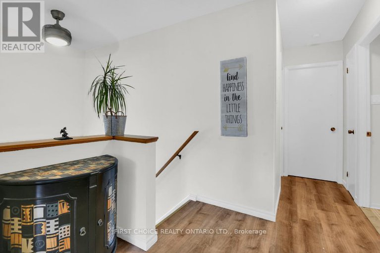 28184849/44-oberon-street/westcliffe-estates/ottawa/ontario/K2H7X8_6