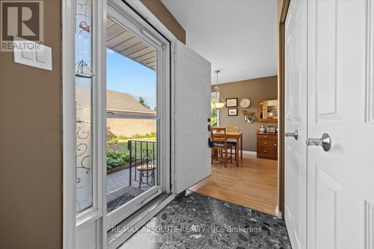 28645750/8-pine-needles-court/stittsville-central/ottawa/ontario/K2S1G5_7