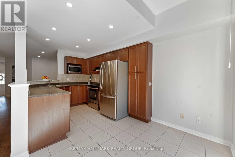 28985545/104-esterbrook-drive/mer-bleuebradley-estatesanderson-park/ottawa/ontario/K1W0A9_17