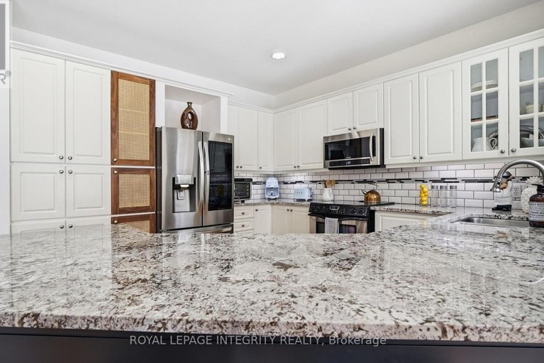 29525646/20-farmfield-crescent/emerald-meadowstrailwest/ottawa/ontario/K2M2S9_17