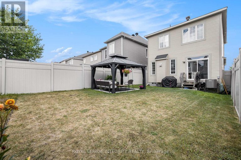 28777177/285-meadowbreeze-drive/emerald-meadowstrailwest/ottawa/ontario/K2M3A6_32