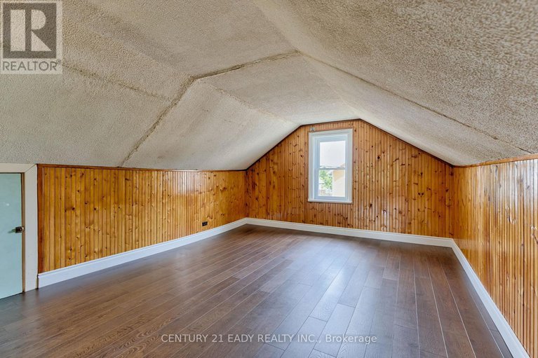 28505414/424-moore-street/renfrew/renfrew/ontario/K7V1L9_33