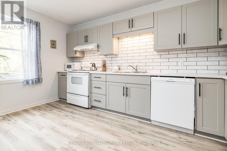 29023598/361-larouche-street/vanier/ottawa/ontario/K1L7L1_9