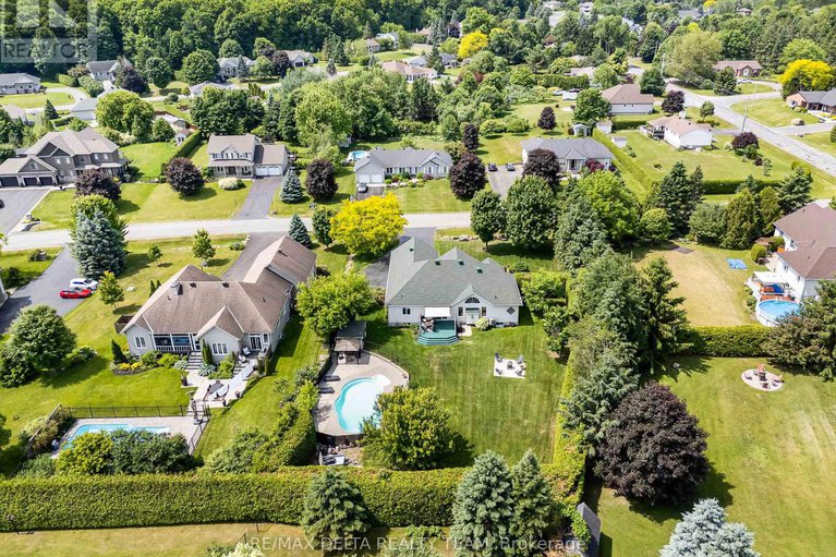 28499288/1147-fieldown-street/cumberland-ridge/ottawa/ontario/K4C1R7_42