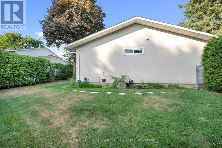 28746001/1439-metz-crescent/carson-meadows/ottawa/ontario/K1K3Z9_46